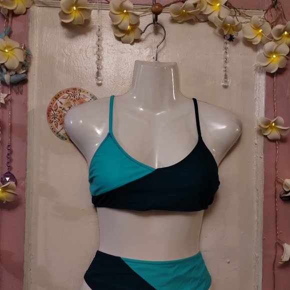 Modihito (S) Colorblock Bikini - Picture 2 of 10